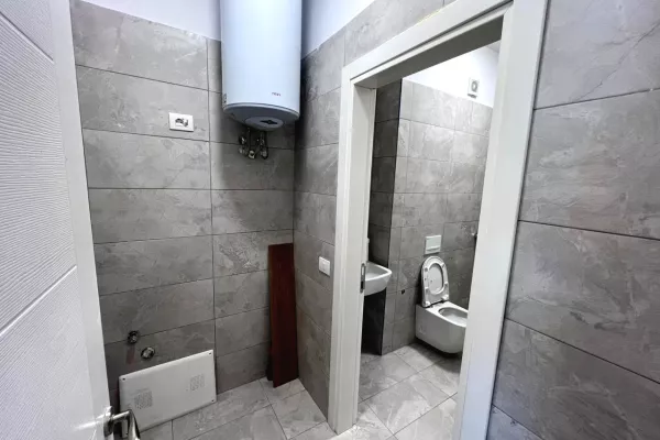 Shtepi ne shitje Apartament ne Tirane, 2+1, Mobilimi Bosh, pa mobiluar, Pagesa 185,000  Euro.