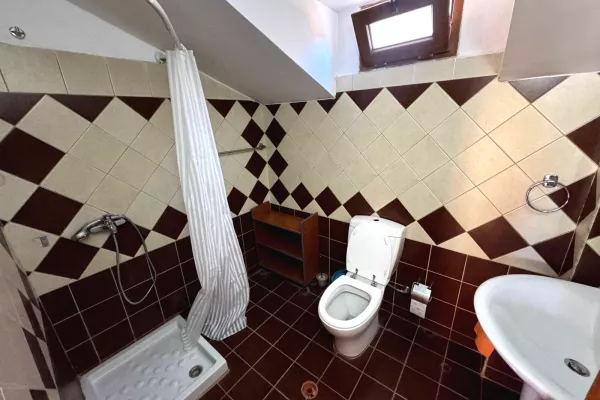 Shtepi me qera Apartament ne Tirane, 2+1, Mobilimi E mobiluar, Pagesa 500  Euro.