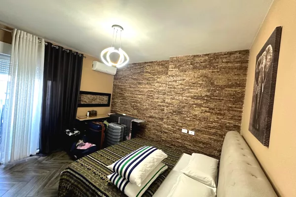 Shtepi me qera Apartament ne Tirane, 2+1, Mobilimi E mobiluar, Pagesa 700  Euro.