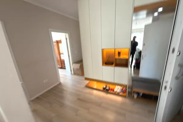 Shtepi ne shitje Apartament ne Tirane, 3+1, Mobilimi E mobiluar, Pagesa 248,000  Euro.