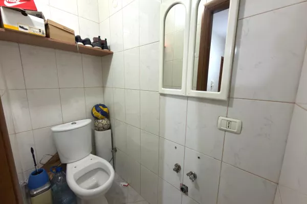 Shtepi ne shitje Apartament ne Tirane, 2+1, Mobilimi E mobiluar, Pagesa 150,000  Euro.