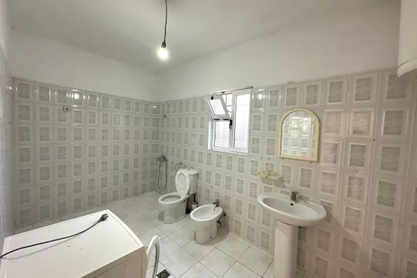 Shtepi me qera 2+1 ne Tirane - 45,000 Leke