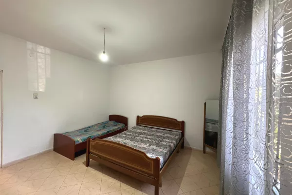 Shtepi me qera Apartament ne Tirane, 2+1, Mobilimi E mobiluar, Pagesa 45,000  Leke.