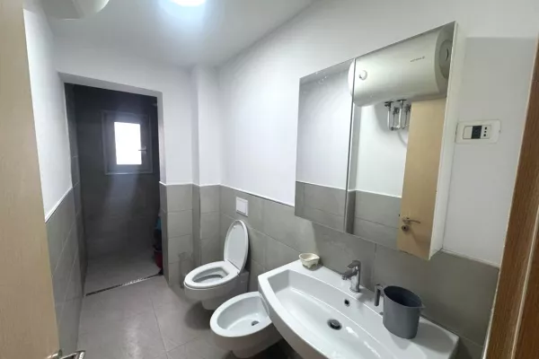 Shtepi me qera Apartament ne Tirane, 2+1, Mobilimi E mobiluar, Pagesa 50,000  Leke.