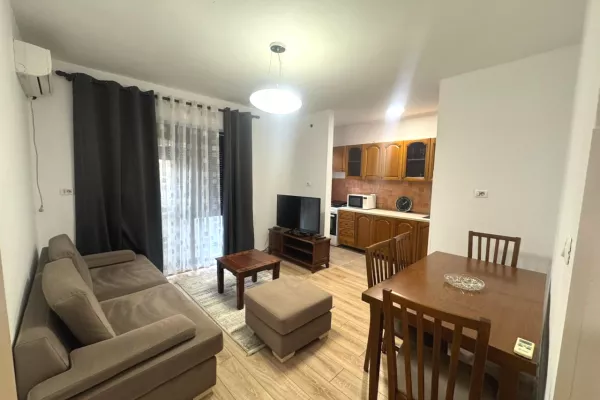 Shtepi me qera Apartament ne Tirane, 2+1, Mobilimi E mobiluar, Pagesa 50,000  Leke.