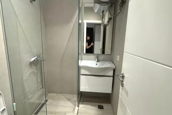 Shtepi me qera Apartament ne Tirane, 2+1, Mobilimi E mobiluar, Pagesa 700  Euro.