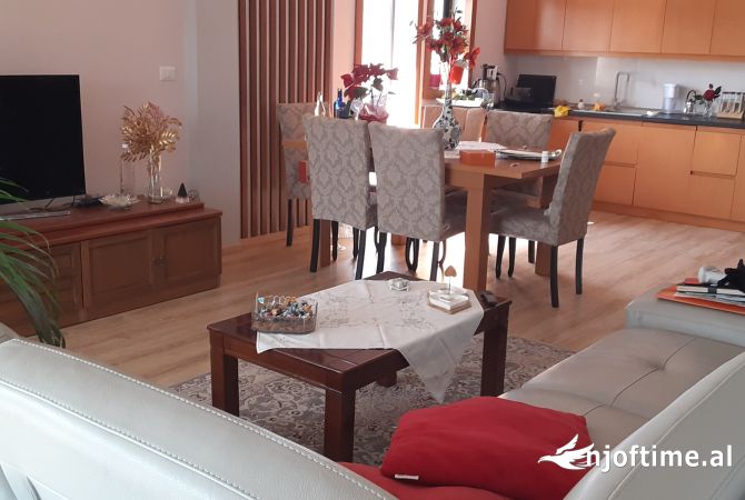 Shtepi me qera 2+1 ne Tirane - 58,000 Leke