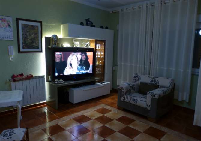 Shtepi me qera  ne Tirane, 3+1, Mobilimi E mobiluar, Pagesa 800  Euro.