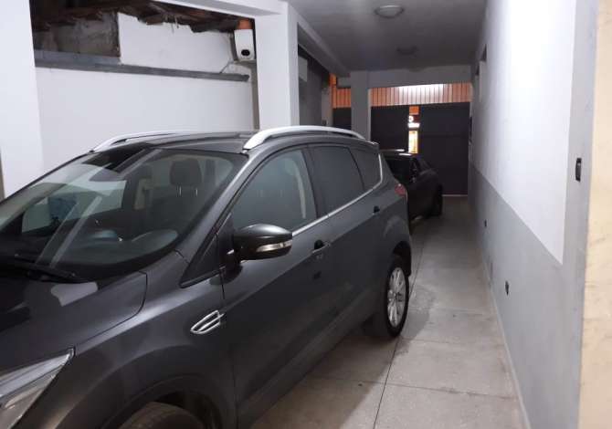 Shtepi me qera  ne Tirane, 3+1, Mobilimi E mobiluar, Pagesa 800  Euro.