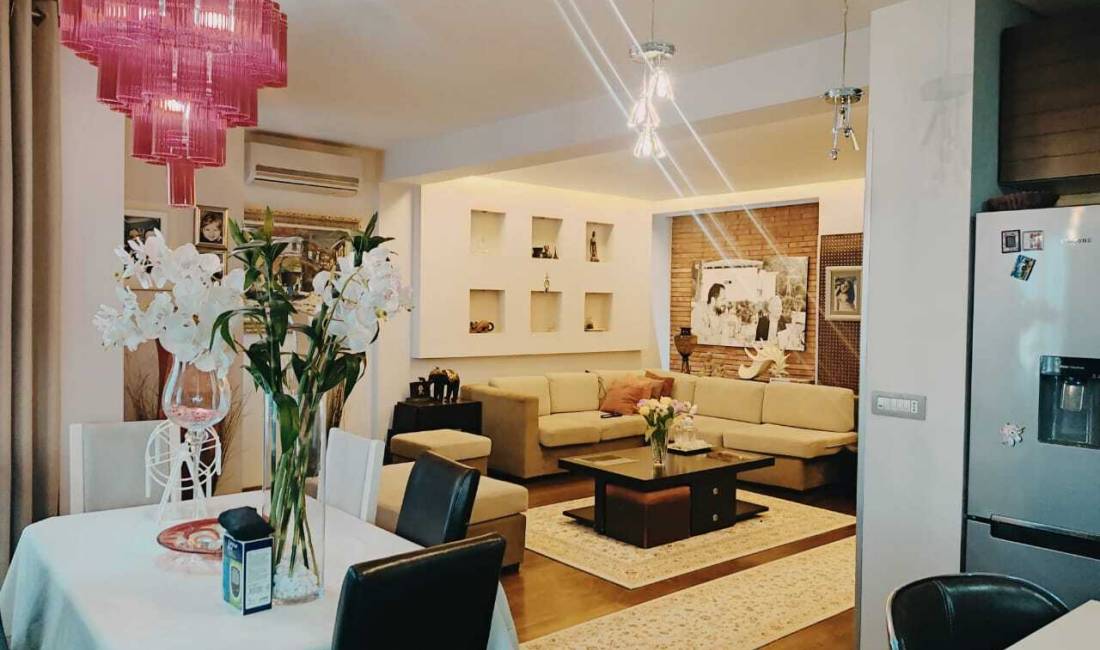 Shtepi ne shitje  ne Tirane, 5+1, Mobilimi Pjeserisht e mobiluar, Pagesa 165,000  Euro.