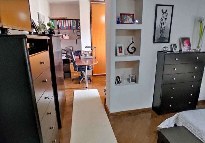 Shtepi ne shitje  ne Tirane, 5+1, Mobilimi Pjeserisht e mobiluar, Pagesa 165,000  Euro.