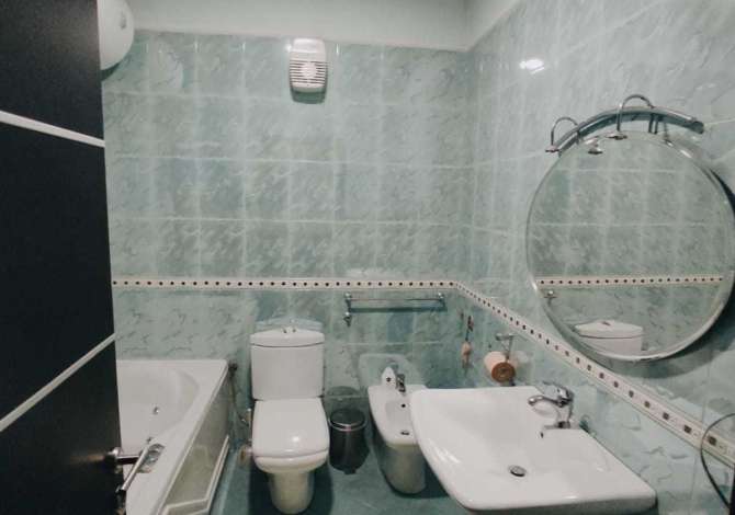 Shtepi ne shitje  ne Tirane, 5+1, Mobilimi Pjeserisht e mobiluar, Pagesa 165,000  Euro.