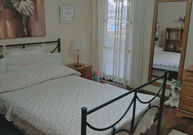 Shtepi ne shitje  ne Tirane, 5+1, Mobilimi Pjeserisht e mobiluar, Pagesa 165,000  Euro.