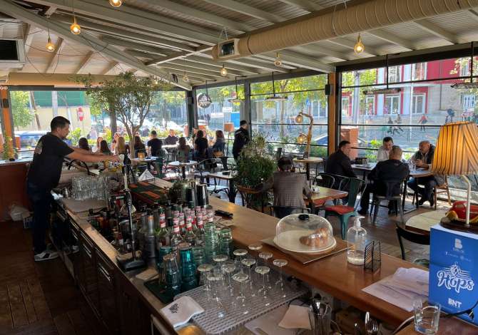 Njoftime Pune per Kamarier, Banakier, Sanitare  ne Tirane