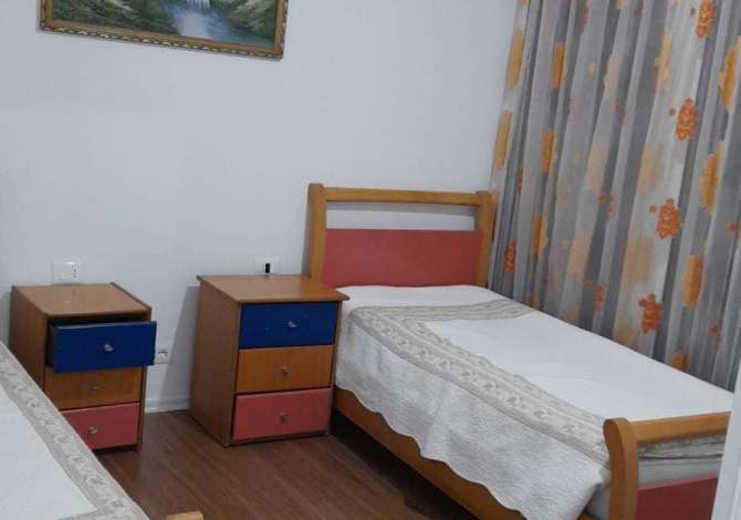 Shtepi me qera  ne Tirane, 3+1, Mobilimi E mobiluar, Pagesa 550  Euro.