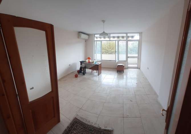 Shtepi ne shitje  ne Tirane, 3+1, Mobilimi E mobiluar, Pagesa 75,000  Euro.