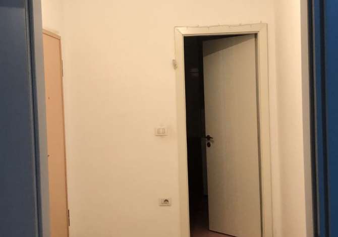 Shtepi ne shitje  ne Tirane, 1+1, Mobilimi E mobiluar, Pagesa 65,000  Euro.