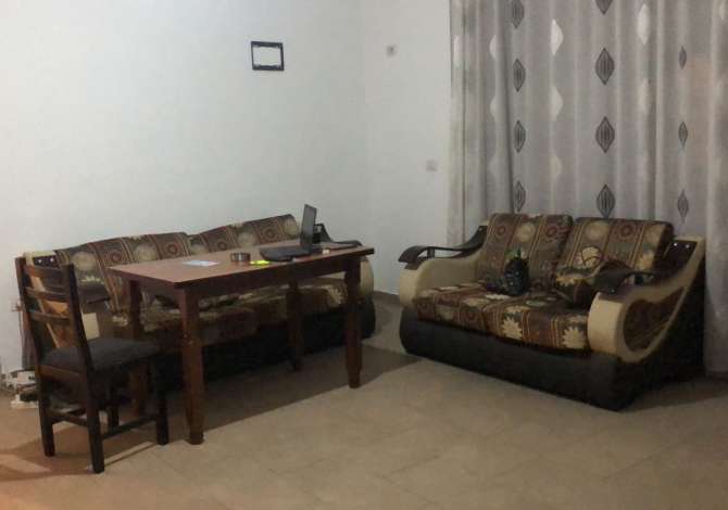 Shtepi ne shitje  ne Tirane, 1+1, Mobilimi E mobiluar, Pagesa 65,000  Euro.