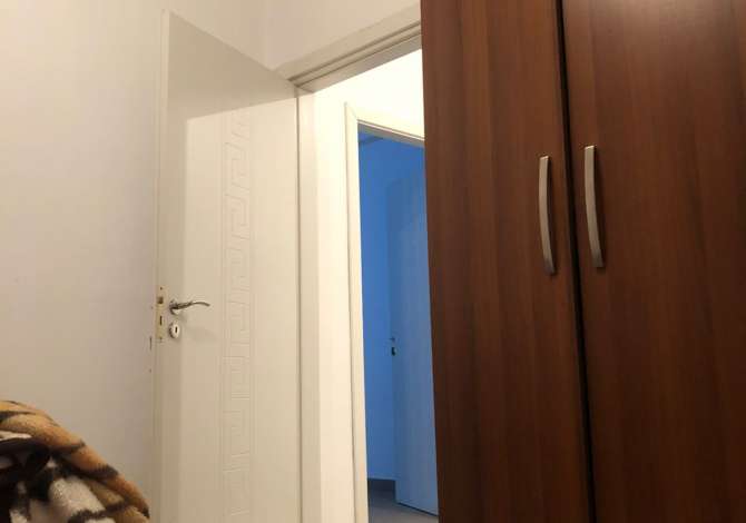 Shtepi ne shitje  ne Tirane, 1+1, Mobilimi E mobiluar, Pagesa 65,000  Euro.