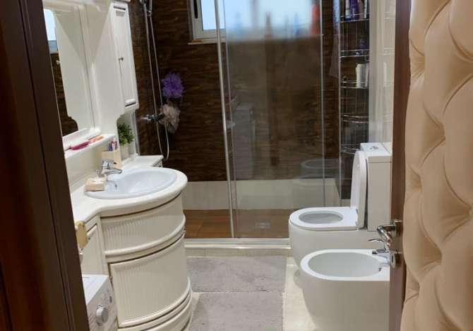 Shtepi ne shitje  ne Tirane, 2+1, Mobilimi E mobiluar, Pagesa 165,000  Euro.