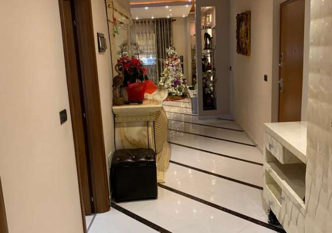 Shtepi ne shitje  ne Tirane, 2+1, Mobilimi E mobiluar, Pagesa 165,000  Euro.