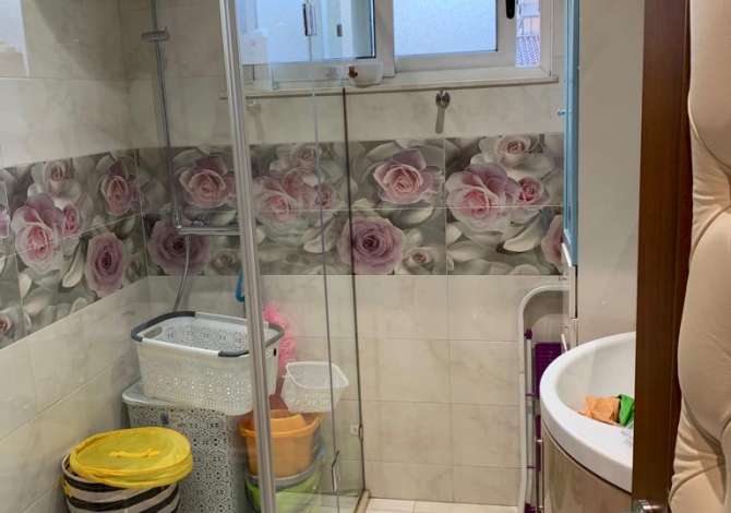 Shtepi ne shitje  ne Tirane, 2+1, Mobilimi E mobiluar, Pagesa 165,000  Euro.