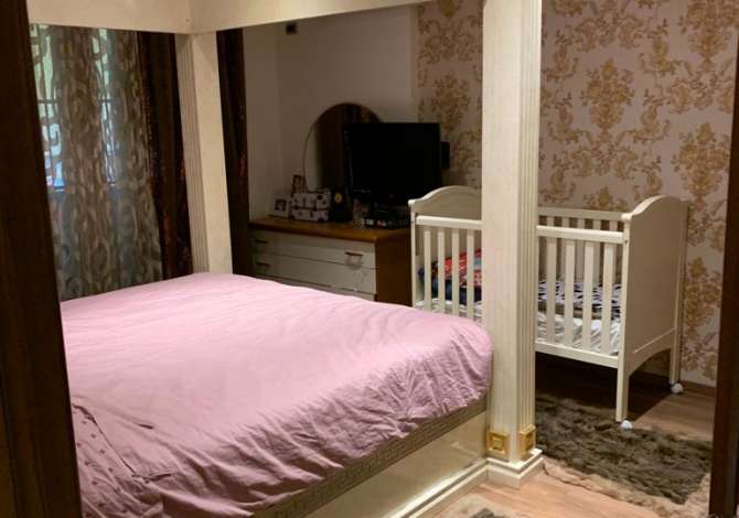 Shtepi ne shitje  ne Tirane, 2+1, Mobilimi E mobiluar, Pagesa 165,000  Euro.