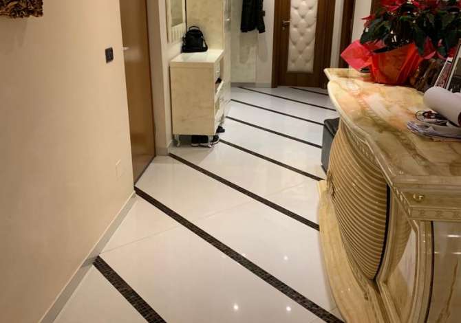 Shtepi ne shitje  ne Tirane, 2+1, Mobilimi E mobiluar, Pagesa 165,000  Euro.