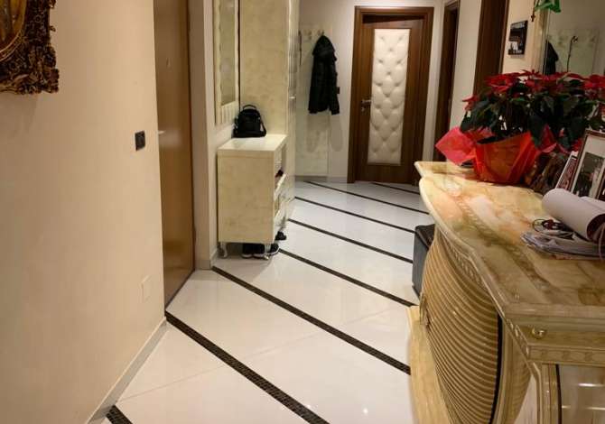 Shtepi ne shitje  ne Tirane, 2+1, Mobilimi E mobiluar, Pagesa 165,000  Euro.