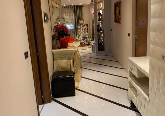 Shtepi ne shitje  ne Tirane, 2+1, Mobilimi E mobiluar, Pagesa 165,000  Euro.