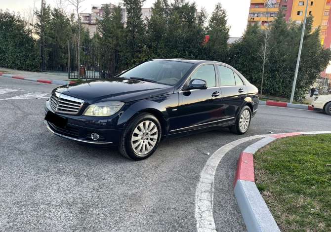 Jepet makina Mercedes-Benz c-class duke filluar nga 40 euro dita 