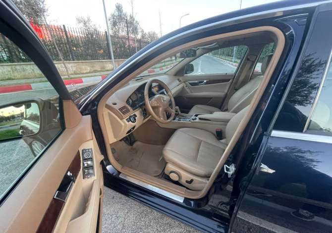 Jepet makina Mercedes-Benz c-class duke filluar nga 40 euro dita 