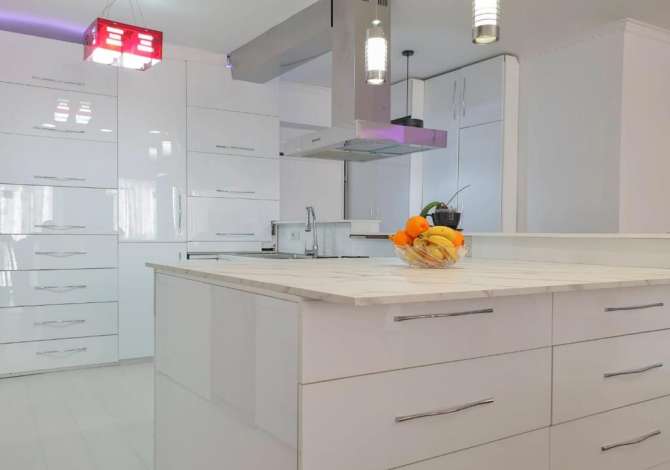 Shtepi me qera  ne Tirane, 3+1, Mobilimi E mobiluar, Pagesa 1,600  Euro.