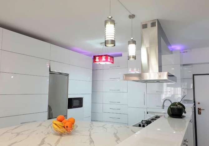 Shtepi me qera  ne Tirane, 3+1, Mobilimi E mobiluar, Pagesa 1,600  Euro.