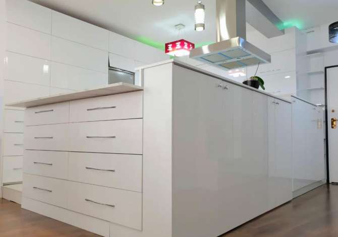 Shtepi me qera  ne Tirane, 3+1, Mobilimi E mobiluar, Pagesa 1,600  Euro.