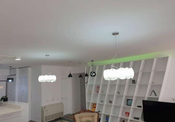 Shtepi me qera  ne Tirane, 3+1, Mobilimi E mobiluar, Pagesa 1,600  Euro.