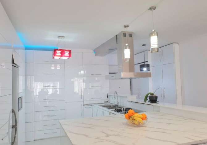 Shtepi me qera  ne Tirane, 3+1, Mobilimi E mobiluar, Pagesa 1,600  Euro.