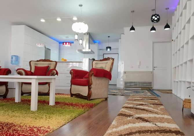 Shtepi me qera  ne Tirane, 3+1, Mobilimi E mobiluar, Pagesa 1,600  Euro.