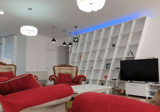 Shtepi me qera  ne Tirane, 3+1, Mobilimi E mobiluar, Pagesa 1,600  Euro.