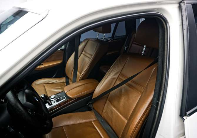 Jepet makina Bmw X5 Asma me qera duke filluar nga 90 euro dita.