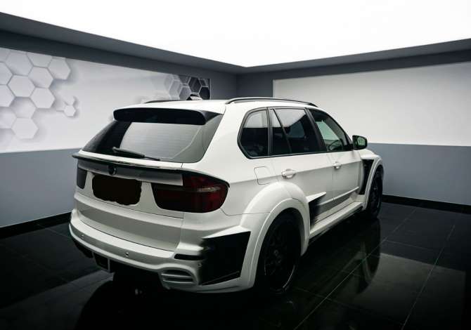 Jepet makina Bmw X5 Asma me qera duke filluar nga 90 euro dita.