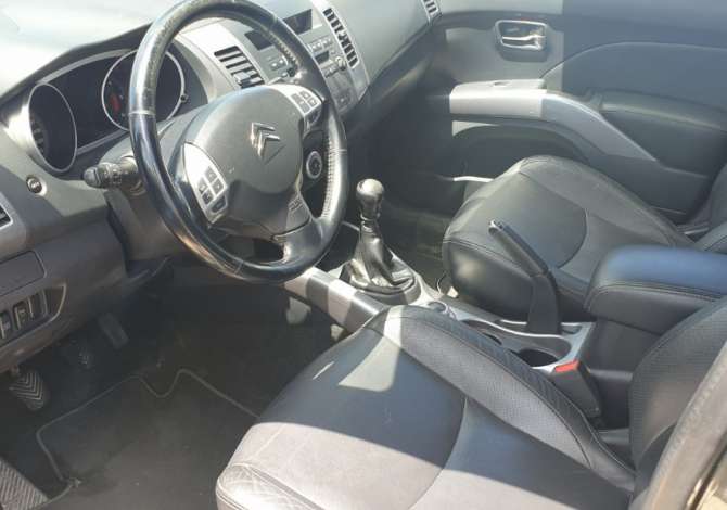 Jepet makina Citroen C-Crosser me qera duke filluar nga 55 euro dita.