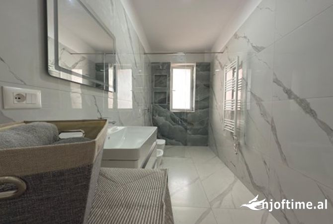 Shtepi me qera 2+1 ne Tirane - 1,000 Euro