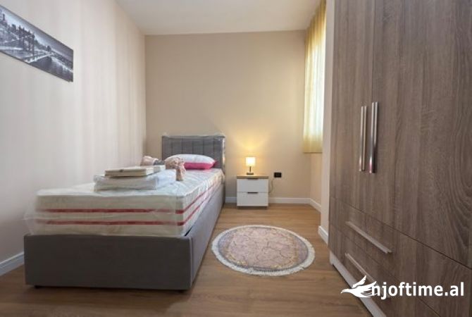 Shtepi me qera 2+1 ne Tirane - 1,000 Euro