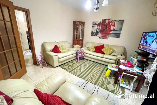 Shtepi ne shitje Apartament ne Tirane, 2+1, Mobilimi E mobiluar, Pagesa 110,000  Euro.