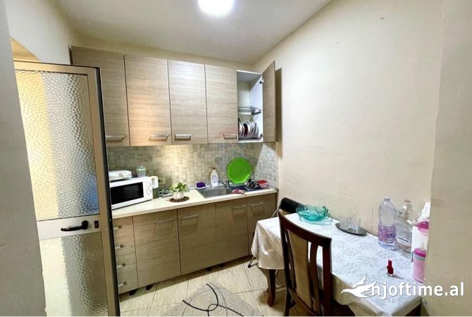 Shtepi ne shitje Apartament ne Tirane, 2+1, Mobilimi E mobiluar, Pagesa 110,000  Euro.
