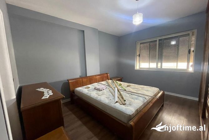 Shtepi ne shitje Apartament ne Tirane, 2+1, Mobilimi E mobiluar, Pagesa 150,000  Euro.