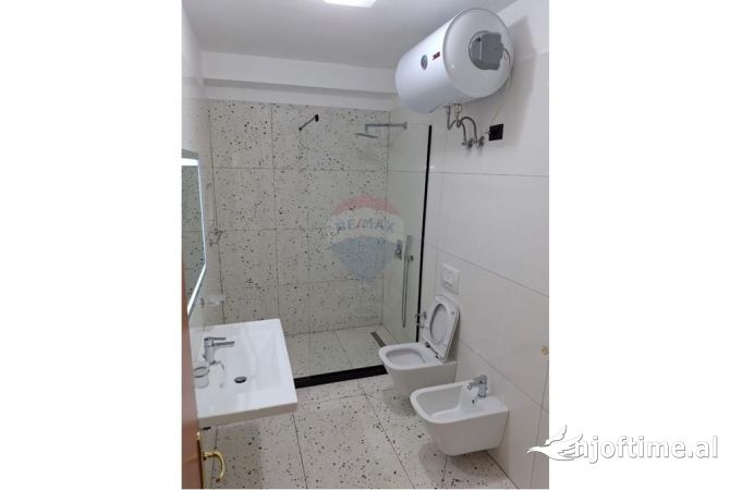 Shtepi ne shitje Apartament ne Tirane, 2+1, Mobilimi Bosh, pa mobiluar, Pagesa 158,000  Euro.