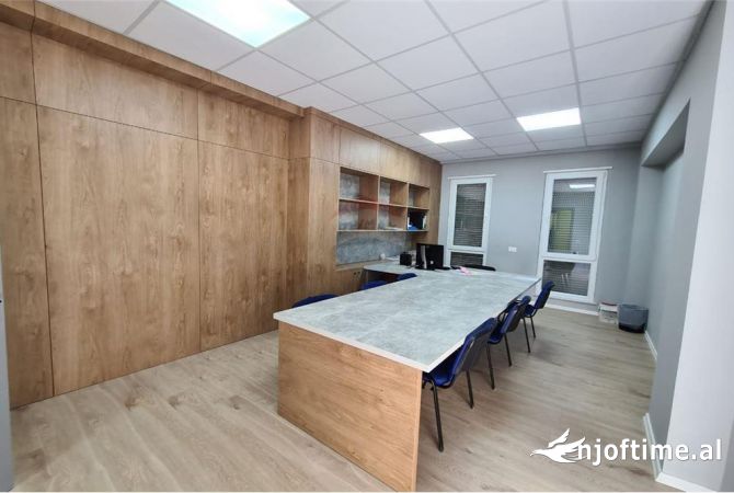 Ambient biznesi me qera 3+1 ne Tirane - 7,000 Euro
