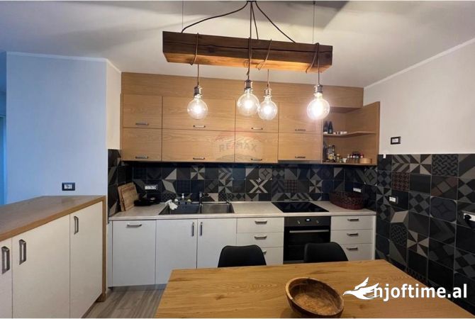 Shtepi me qera Apartament ne Tirane, 2+1, Mobilimi E mobiluar, Pagesa 750  Euro.